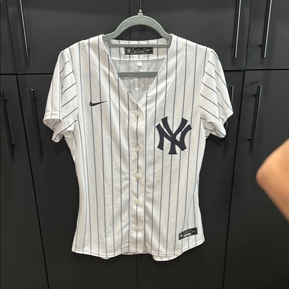 Nike White and Blue Short Sleeve Jersey